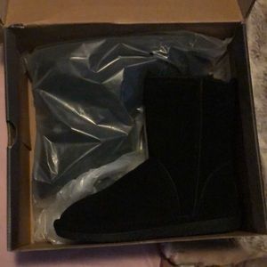 Black winter boots